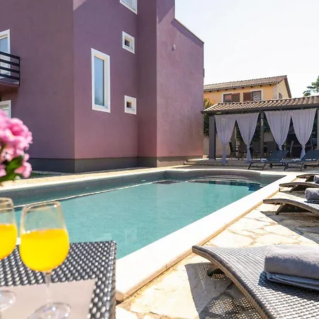 度假居 Casa Viola Mit Pool, Unweit Von Lanterna Tar-Vabriga
